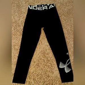 Boys’ black Under Armour Coldgear pants. Youth Medium. Like new.Smoke free home.